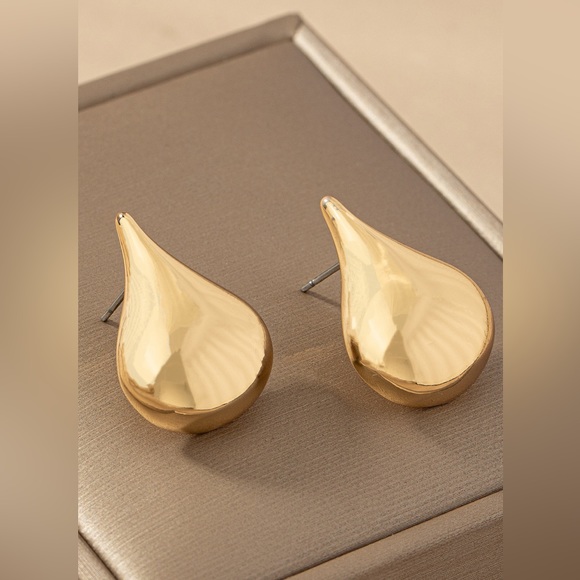 Gold puffy tear drop stud earrings - Picture 3 of 5